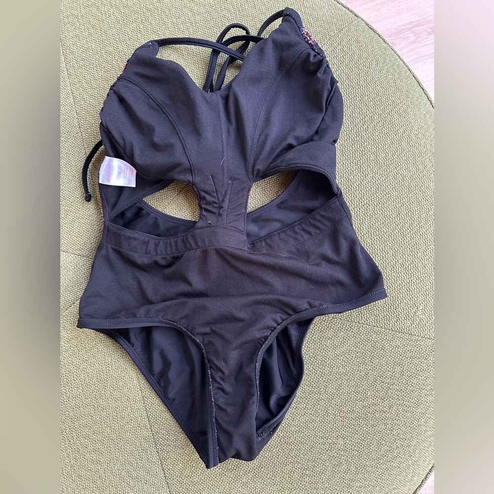 Xhiliration One Piece High-Cut Legs Cut-Out Swimsuit with Multicolor Trim ~ S - Picture 10 of 13